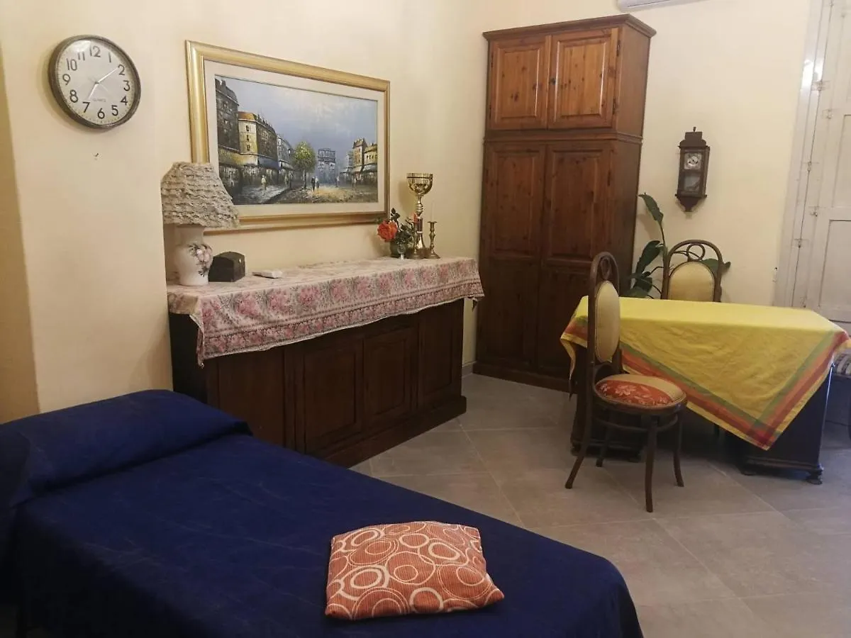 Appartamento In Centro Storico A Catania 0*,
